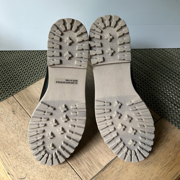 NWOT ! DOLCE VITA Black Faux Leather Pull on Boots w/ faux crock heel cap - Picture 9 of 12